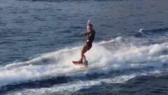 Sergio Ramos se atreve con el wakesurf en sus vacaciones familiares.