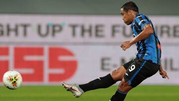 BERGAMO, ITALY - JULY 08:  Luis Muriel of Atalanta BC scores his goal during the Serie A match between Atalanta BC and UC Sampdoria at Gewiss Stadium on July 8, 2020 in Bergamo, Italy.  (Photo by Emilio Andreoli/Getty Images)