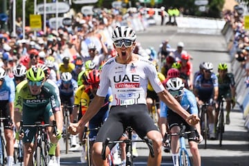 Isaac del Toro, corredor de UAE Team, celebrando una victoria en el Tour Down Under de Adelaide el pasado mes de enero.