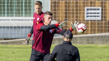 Kepa Arrizabalaga entrenándose con el Athletic.