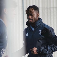 Oficial: Efe Aghama, primer refuerzo invernal del Huesca
