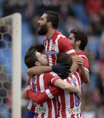 Los jugadores del Atlético de Madrid celebran después de anotar durante el partido de fútbol de la liga española del Club Atlético de Madrid vs Valladolid CF