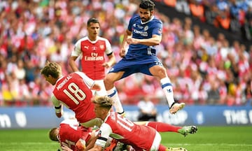 El Chelsea de Antonio Conte buscaba el doblete en la temporada luego de coronarse en la Premier League, sin embargo, de la mano de Alexis y Ramsey, evitaron el segundo título de la temporada para los Blues.