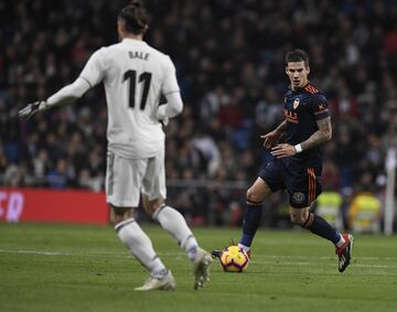 Santi Mina.