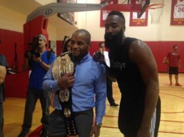 El campeón semicompleto y James Harden