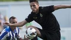 <b>PRESENTACIÓN. </b>El altísimo Yuste ejerció de Busquets en el primer tiempo. Manu Preciado, el hijo de Manolo, no se quiso perder el partido del estreno de  Juan Carlos Unzué.