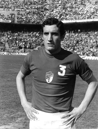 Miguelturra, 15 de noviembre de 1952-Granada, 2 de enero de 2024. 71 años. Sus mejores años deportivos los vivió en el Valencia, entre 1976 y 1986, una etapa en la que conquistó una Copa del Rey en 1979, y la Recopa y la Supercopa de Europa en 1980. Acabó su carrera en el Granada, del que era presidente de honor desde 2017. Fue tres veces internacional con España.