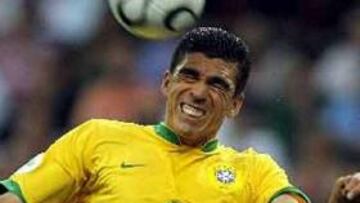 <b>GAMARRA.</b> Lucio arrebata el título a Gamarra.