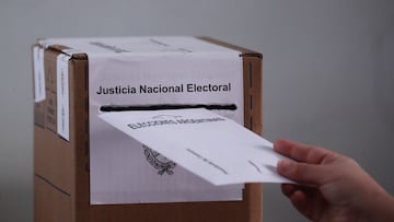 BUENOS AIRES, ARGENTINA - NOVEMBER 19: A voter casts a vote during the presidential runoff on November 19, 2023 in Buenos Aires, Argentina. The presidential election runoff to succeed Alberto Fernandez comes as Argentinians have been hard hit by an annual 142,7% inflation. (Photo by Marcos Brindicci/Getty Images)