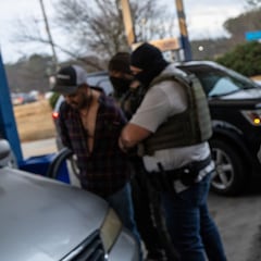 Esto es lo que debes hacer si el ICE detiene tu auto