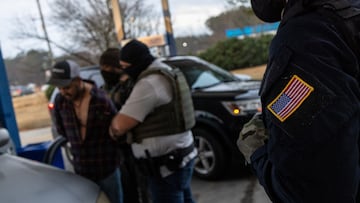 Viajar por carretera viene con la posibilidad de que el ICE pueda detenerlo. Aquí algunos consejos para estos casos.