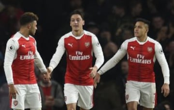 Alexis Sánchez nuevamente fue figura en Arsenal. 