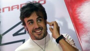 Fernando Alonso durante la sesi&oacute;n de entrenamientos libres en Monza.