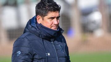 Xisco Mu&ntilde;oz, entrenador de la SD Huesca, dirige una sesi&oacute;n de entrenamiento.