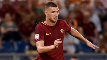 Edin Dzeko jugando con la Roma. 