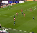 Un golazo a la altura de Anfield para señalar el gran defecto del mejor central del mundo
