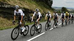 El equipo Sky comanda el pelot&oacute;n durante el Tour de Francia 2018.