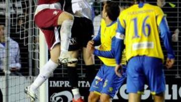 <b>INFRANQUEABLE. </b>Casilla mantuvo su portería a cero y le dió un punto al Cádiz.