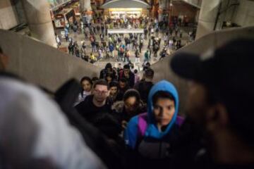 Una huelga de los empleados del sistema de metro de Sao Paulo agravó este jueves el caos de tránsito. El Movimiento de Trabajadores Sin Casa marchó hacia el estadio de la inauguración.