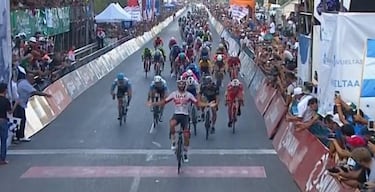 Tercera de Gaviria en el paseo triunfal de Evenepoel