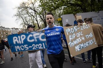 Los seguidores del Chelsea protestan contra la Superliga