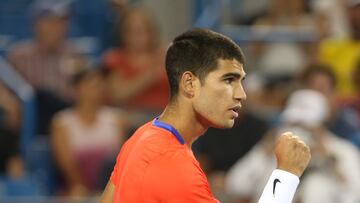 El tenista español Carlos Alcaraz celebra un punto durante su partido ante Marin Cilic en el Masters 1.000 de Cincinnati.