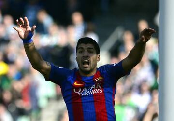 Barcelona's Uruguayan forward Luis Suárez was one that was sure the ball was over the line.