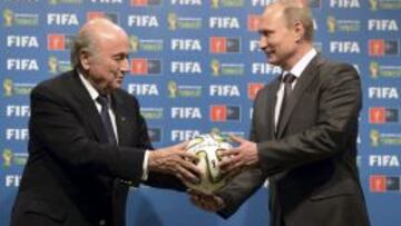 Vladimir Putin y Sepp Blatter.