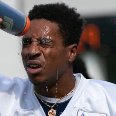 How are NFL teams handling the heat wave at training camps?