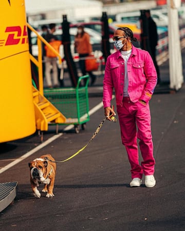 La pasarela de Lewis Hamilton en el 'paddock'