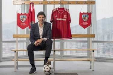 Otro que fue titular en la final: jugó 12 encuentros. Central que costó 1.000 millones de pesetas de la época, llegó en 1997 y estaría cinco temporadas antes de regresar al Athletic en 2002 tras no renovar con los blancos. Como rojiblanco estaría hasta 2006, año en el que se fue a la MLS, a los Colorado Rapids. Posteriormente se convertiría en entrenador: primero en las categorías inferiores de la Selección, luego fue segundo entrenador y ayudante de Mourinho. También dirigió al Middlesbrough y al Nottingham Forest.