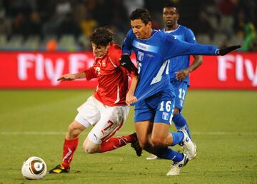 Suiza tenía que ganar a Honduras para asegurar su pase a octavos de final siempre y cuando España no ganase a Chile. Los suizos comenzaron dominando el encuentro y así estarían todo el encuentro, pero sin pisar el acelerador hasta que a falta de 20 minutos para el final se lanzaron en tromba sobre la portería de Valladares, pero sin acierto alguno.