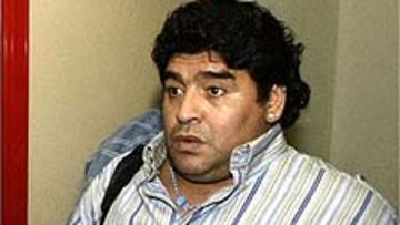 <b>EN CUBA</B>. Maradona, a la llegada al aeropuerto de La Habana.