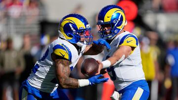 SANTA CLARA, CALIFORNIA - NOVEMBER 09: Matthew Stafford #9 hands the ball off to Blake Corum #22 of the Los Angeles Rams in the first quarter of a game against the Arizona Cardinals at Levi's Stadium on November 09, 2025 in Santa Clara, California. Thearon W. Henderson/Getty Images/AFP (Photo by Thearon W. Henderson / GETTY IMAGES NORTH AMERICA / Getty Images via AFP)