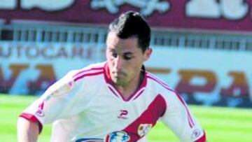<b>CON CONTRATO. </b>Collantes, en un partido con el Rayo.