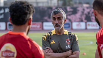José Riveiro, durante un entrenamiento de Al Ahly.