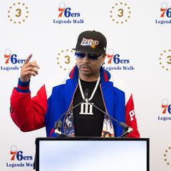 Philadelphia 76ers presentan estatua de Allen Iverson