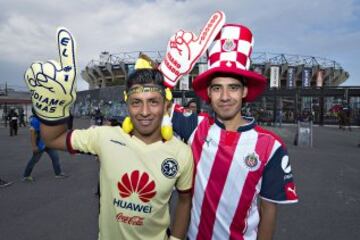 Mira el Color del Clásico Nacional celebrado en el Estadio Azteca en una nueva batalla entre el América y las Chivas.