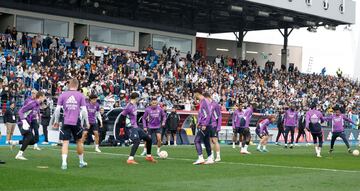 Los jugadores del Real Madrid, durante un entrenamiento a puerta abierta.