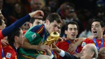 Blatter: "Iker y Xavi ponen la amistad por delante"