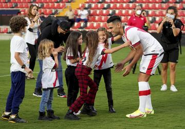 Falcao ha sido presentado con el Rayo Vallecano ante la presencia de numerosos seguidores.