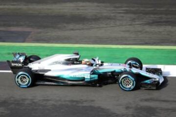 La escudería alemana busca mantener su hegemonía de los últimos años con este monoplaza con el  W08, su coche para 2017