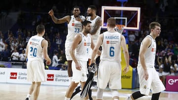 Thompkins fuerza la prórroga y lo celebra con Taylor.