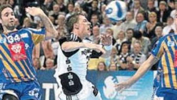 <b>VELOCIDAD. </b>Klein aprovecha uno de los muchos contragolpes del Kiel para marcar al Portland.