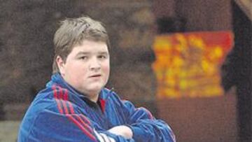 <b>ES ALBAÑIL Y PAGA 300 EUROS POR PIEDRA</b> "Soy albañil, porque del levantamiento de piedras no puedo vivir. No tengo subvenciones, estamos dejados de la mano de Dios, incluso las piedras para entrenar me las tengo que comprar y no son baratas. .