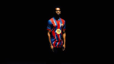 Las líneas se inspiran en la trayectoria que hizo el balón en cada uno de los tres goles que se marcaron aquella noche.