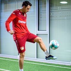 Santi Arias da un paso más en su recuperación y ya toca balón