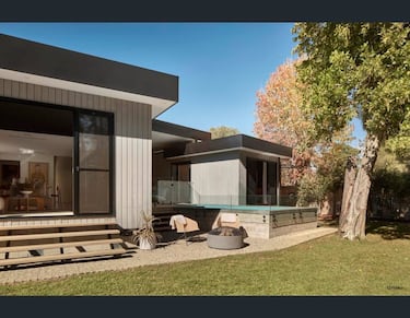 “Elegancia contemporánea con corazón y alma. Totalmente pensada e inteligentemente construida en un solo nivel, esta casa de orientación norte es perfecta para una familia. Con mucha luz natural”. Esto es lo que dice la descripción de la casa de la inmobiliaria que le ha vendido la estancia a Mick Fanning. 