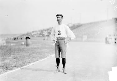 El cubano Félix Carvajal de Soto, un limpiabotas de La Habana, que se había pagado el viaje hasta San Luis de su bolsillo, con la ayuda de sus clientes y amigos, pero que había sido desvalijado en un barco del Missisipi (otras versiones aseguran que fue en Nueva Orleans) por unos tahúres, de forma que llegó a la competición con lo puesto. No se sabe por qué, pero fue adoptado por los gigantescos lanzadores estadounidenses, algunos de ellos conocidos como ballenas irlandesas, por su país de origen y por su tamaño. Corrió con pesados zapatos y la salida se demoró mientras alguno de los gigantes le recortaba los pantalones. Acabó cuarto, a pesar de que hizo un alto en el camino para robar manzanas de un huerto y sufrió una indigestión.
