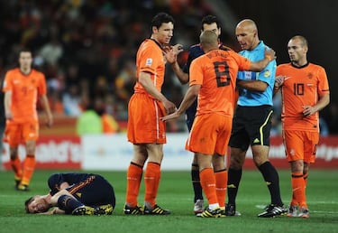 Howard Webb reveals why he never sent off De Jong for THAT World Cup final flying kick